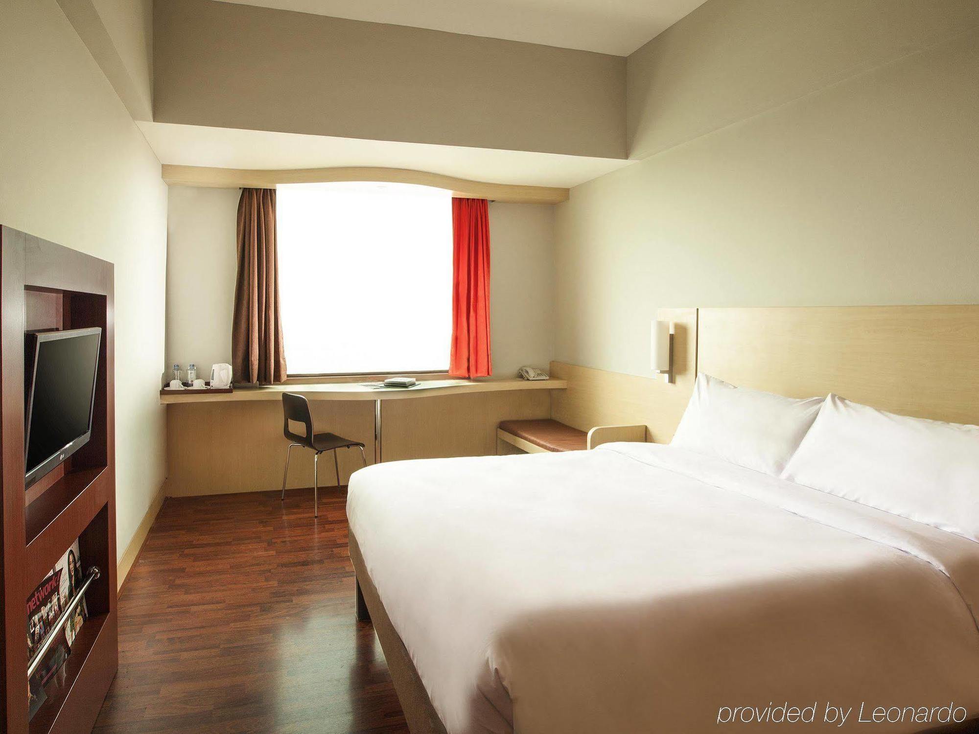 Ibis Mangga Dua Jacarta Exterior foto