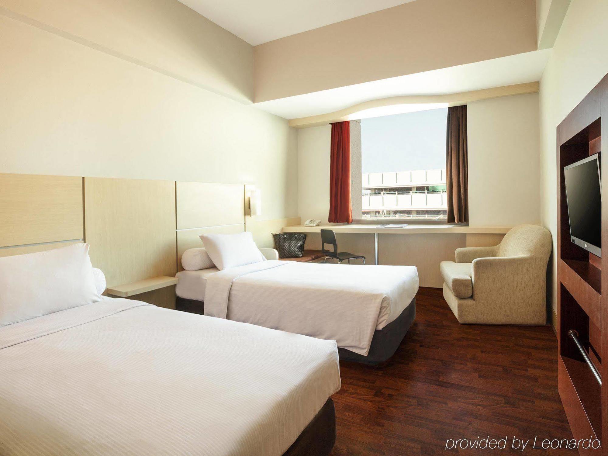 Ibis Mangga Dua Jacarta Exterior foto