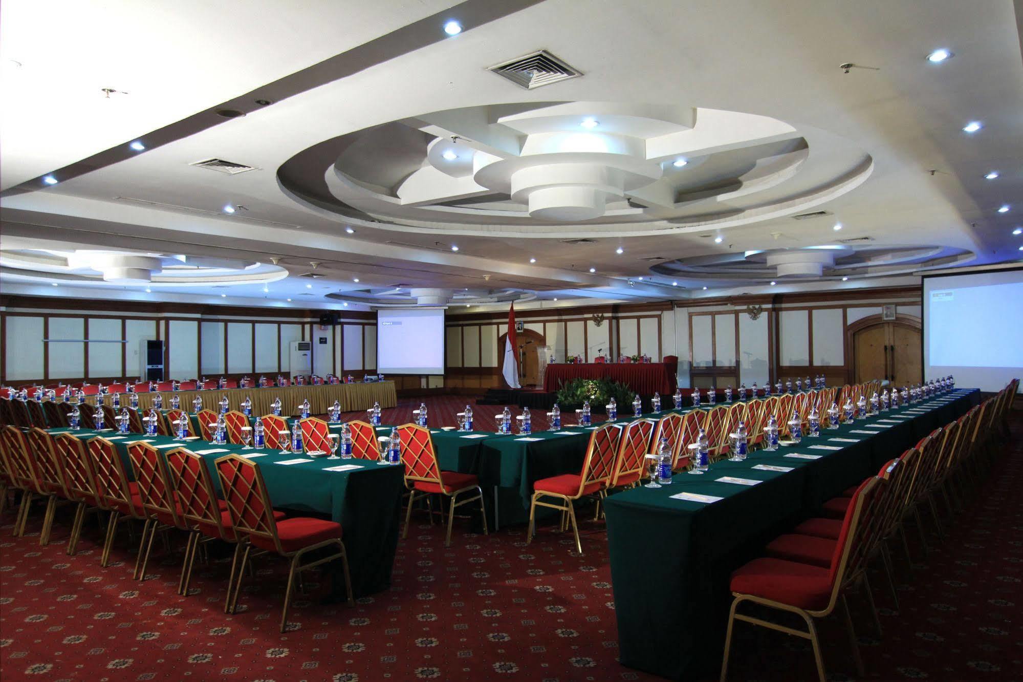 Ibis Mangga Dua Jacarta Exterior foto
