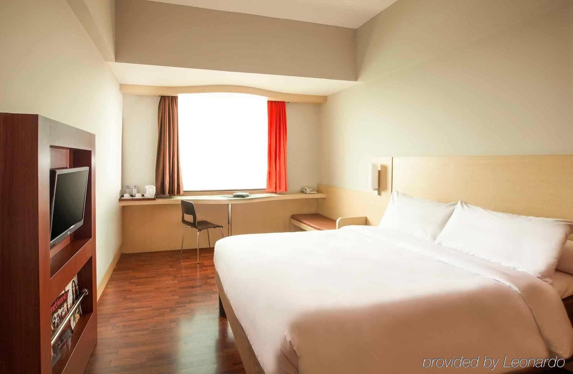 Ibis Mangga Dua Jacarta Exterior foto