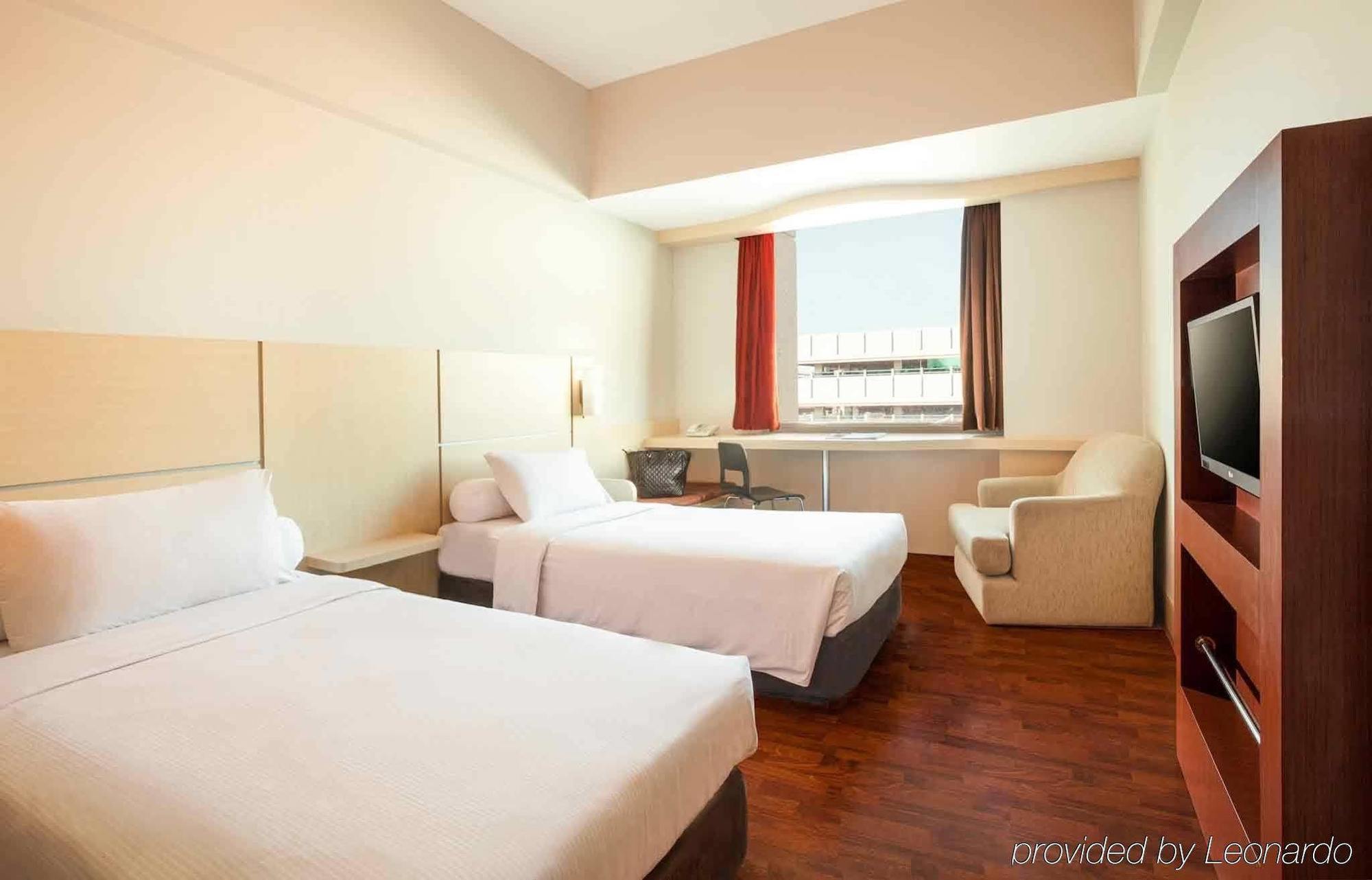 Ibis Mangga Dua Jacarta Exterior foto